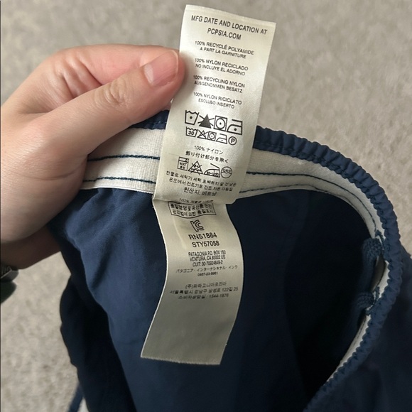 Patagonia Women's Baggies™ Shorts - 5" size Large Navy blue - Picture 3 of 4